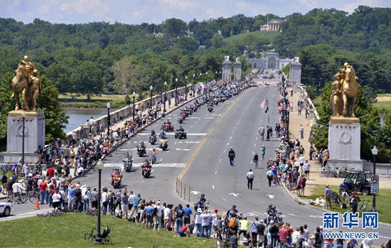 华盛顿举行滚雷摩托车大游行--东阳新闻网