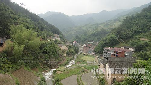 县洁净示范村方溪乡北坑村洁净建设侧记