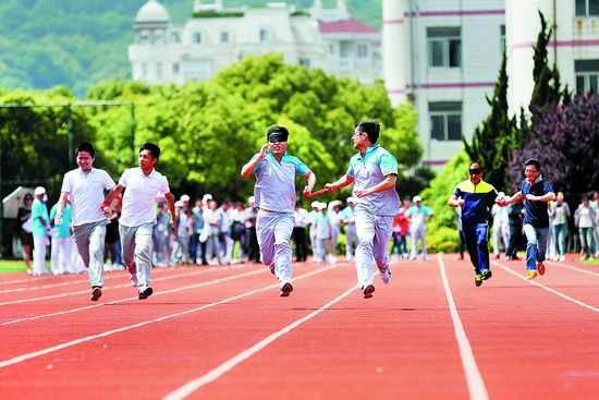 区第六届残疾人运动会举行