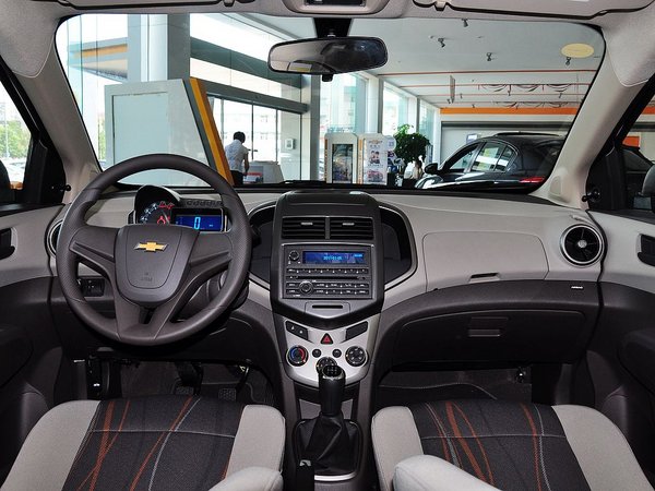 ѩ����  ���� 1.4L �Զ� �п�̨����