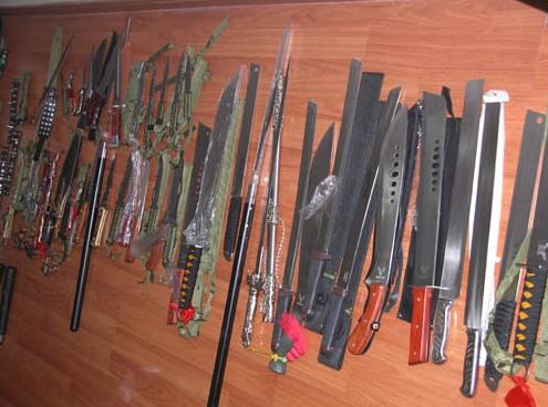 新疆奖励上交危爆物品:军用枪1支奖500元--金