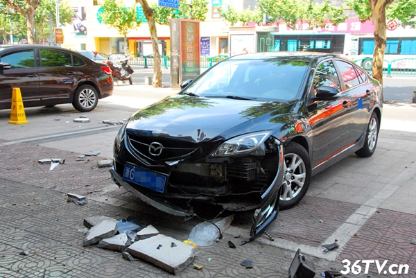 建筑外墙石块掉落砸车 所幸无人员伤亡--金华频道