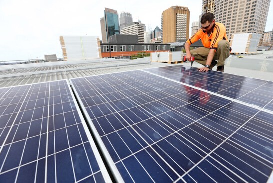澳大利亚推广清洁能源 悉尼率先试点使用太阳