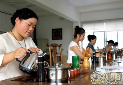 我县培养的首批高级茶艺师取得国家资格证