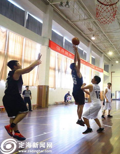 篮球比赛丰富职工业余娱乐活动