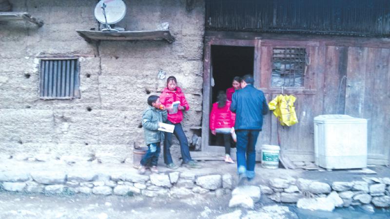 深山小学代课教师打零工 学生贫寒面临失学--金