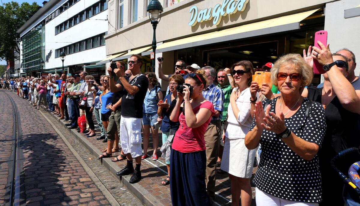 长兴百叶龙舞动德国弗莱堡 尽展中国民间艺术
