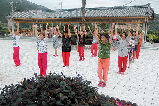 桃花:建休闲广场乐村民