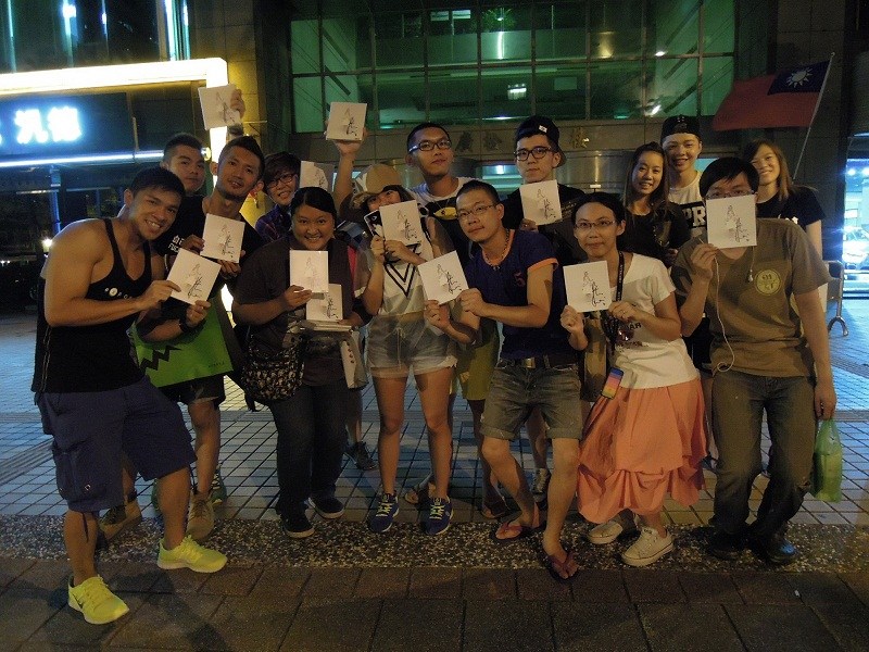 <em>张惠妹</em>获惊喜<em>歌迷</em>提前庆生 办临时签名会-<em>张惠</em>