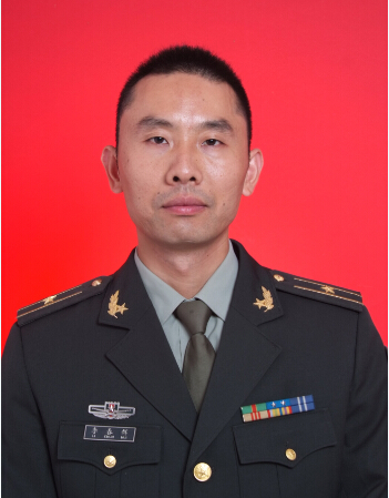 李春辉,男,1977年2月出生,海宁市人武部少校军官,河南长葛人.