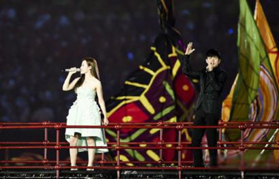 张靓颖 张杰 献唱 青奥会  总策划:直播不易打100