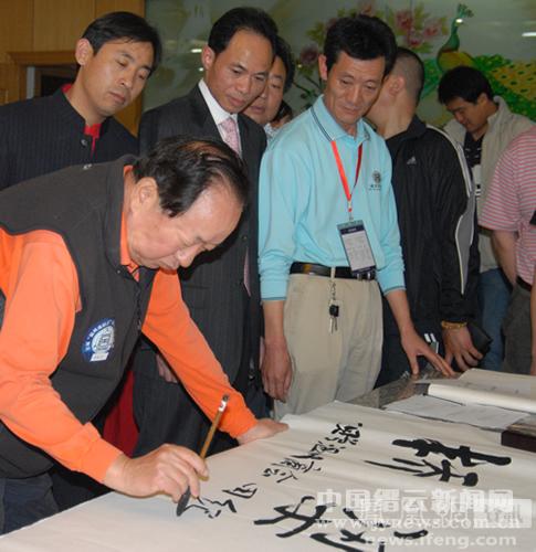 媒体揭秘万里、田纪云等中共元老退休后生活-