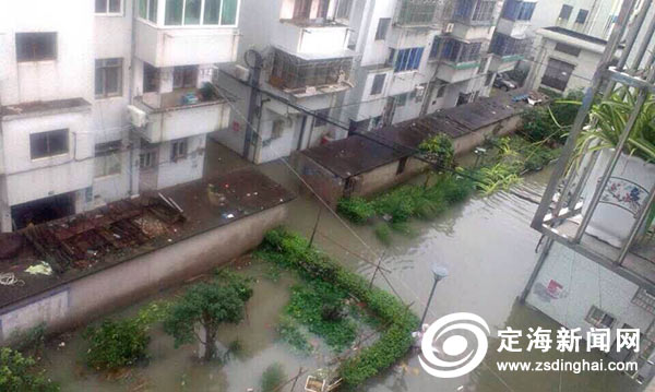 凤凰带来强降雨 白泉部分地区积水严重