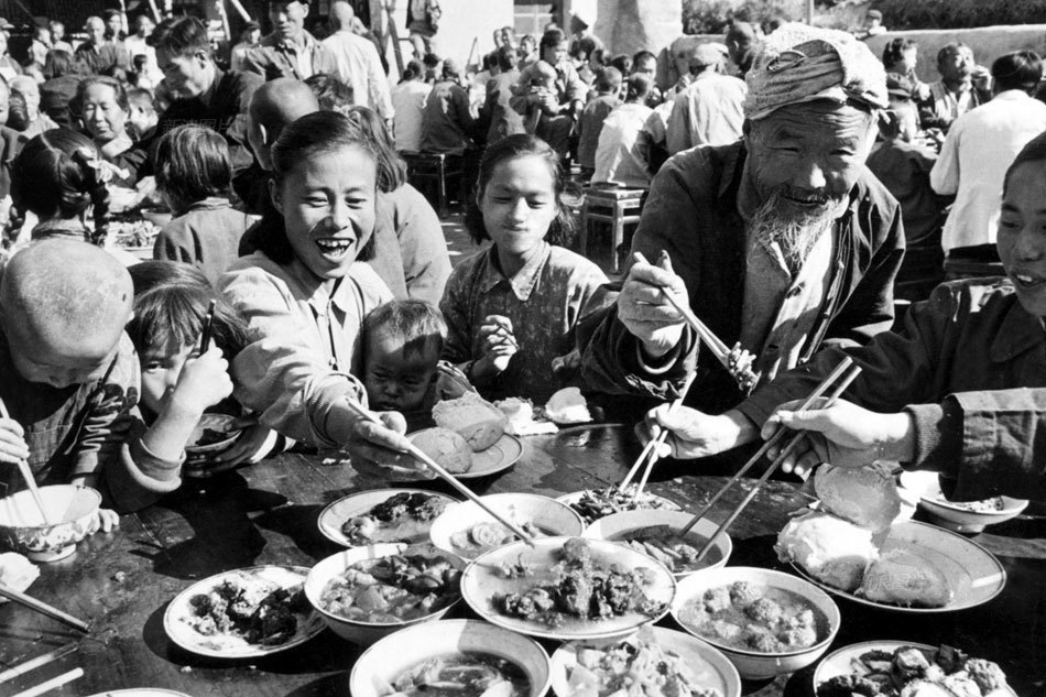 1958꣬ȫγ绯˶ȳ9³ձˡйũ彨ľ顷˺ڣȫһµʱͻʵ绯ͼΪ1958꣬Ԩ̶Աھйھ۲͡/FOTOE