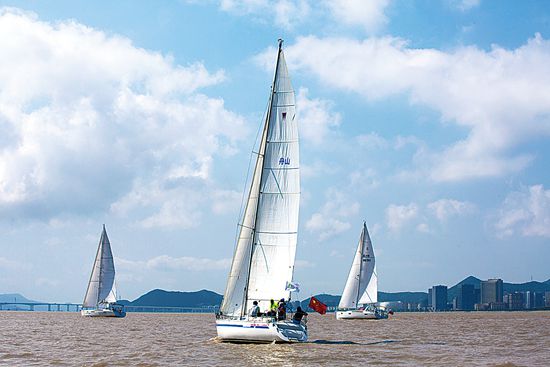 全国大帆船邀请赛昨扬帆启航