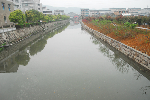 石桥头镇:重拳治水,黑水河变清