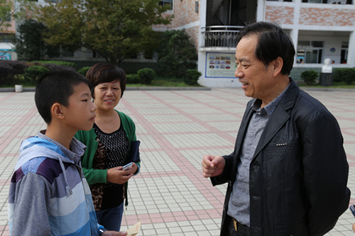 城北街道:市直机关献爱心 贫困学生圆"图书梦"