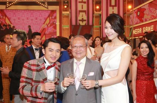 王祖蓝成功求婚国际亚裔小姐 身高不是问题-王