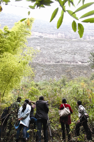 中央电视台《地理·中国》栏目组正在县大红岩