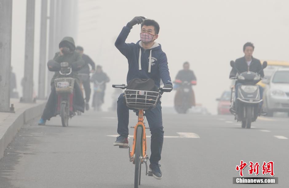 华北局地重度霾袭城