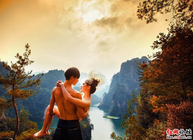 情侣在张家界景区拍<em>裸体</em>婚纱照-情侣-长兴新