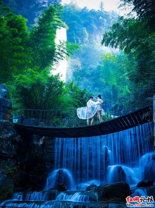 情侣在张家界景区拍<em>裸体</em>婚纱照-情侣-长兴新