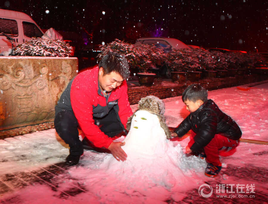 安吉等地迎今冬第一场雪