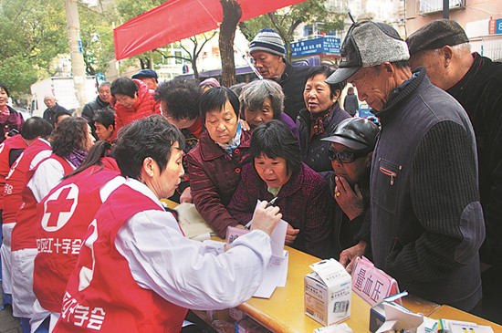 志愿者便民服务进社区