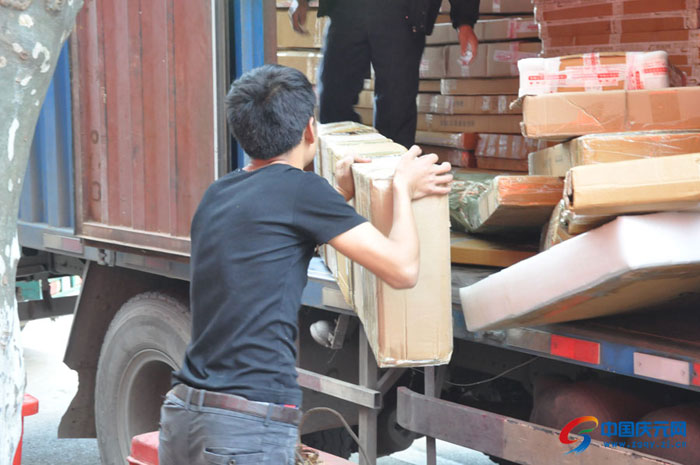 庆元:忙碌的快递人--浙江网闻联播