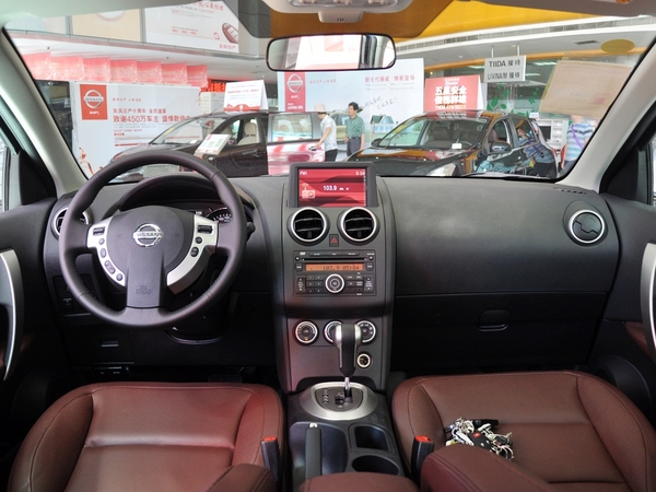 �����ղ�  2.0XV CVT �п�̨����
