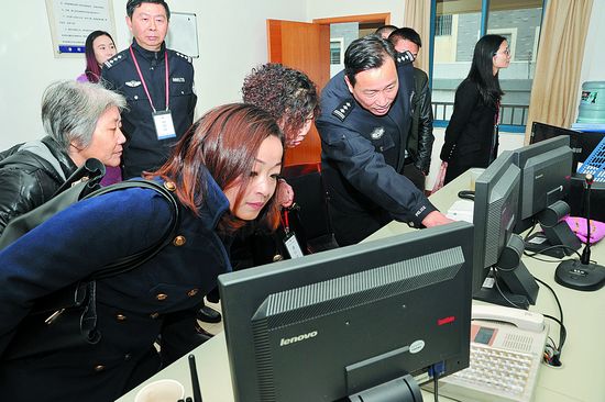 区看守所举行社会开放日活动