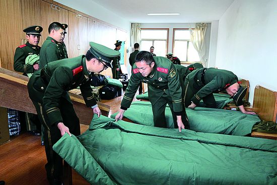 消防新兵开始军营生活