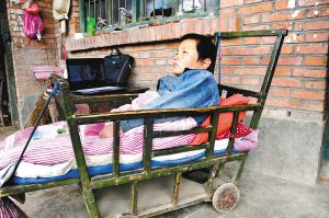 25岁小伙身高仅1米