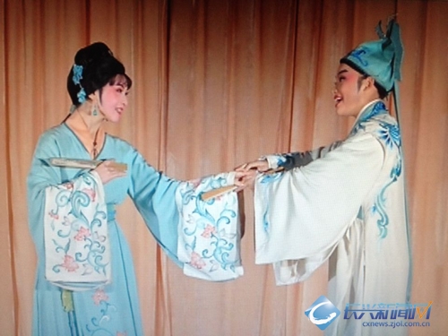 小百花越剧团为泗安村民献上戏剧大餐(图)-2