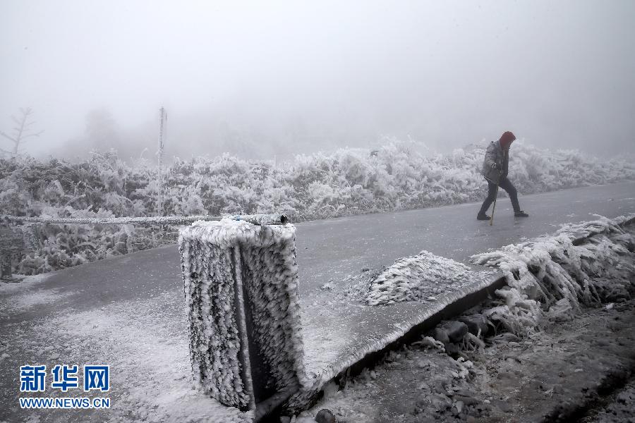黔江遭遇雨雪冰冻天气
