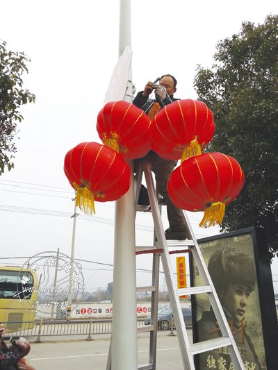 喜迎新春大红灯笼挂起来