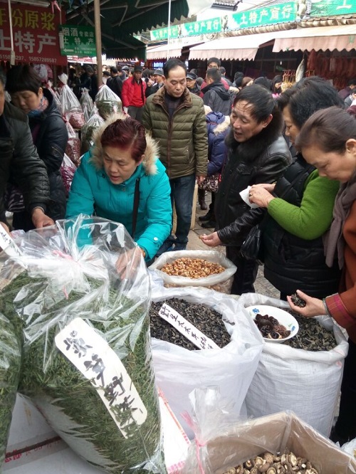 春节水口农家乐游客爆棚 带动农贸市场火旺生