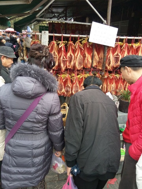 春节水口农家乐游客爆棚 带动农贸市场火旺生