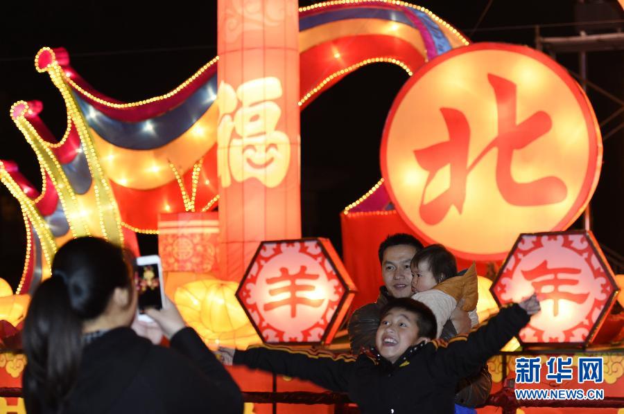 杭州:亮花灯 迎元宵