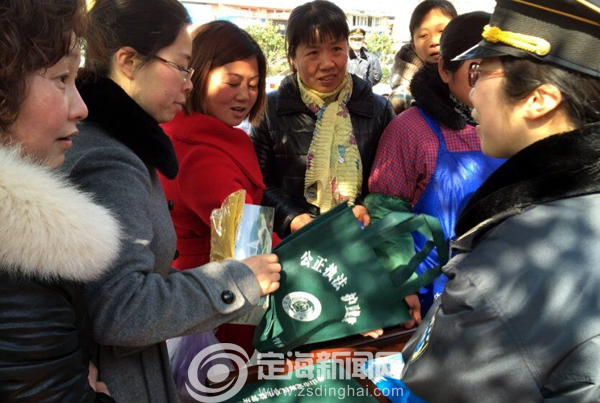 区卫生监督所开展打非专题宣传活动