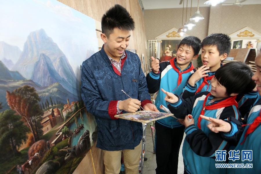 “手拉手”情系无声处