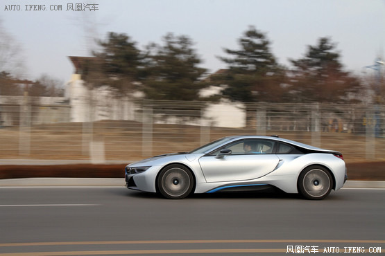 试驾体验全新bmw i8 驾驭未来的情怀高清图片