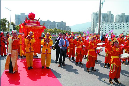 花轿唢呐喜迎亲