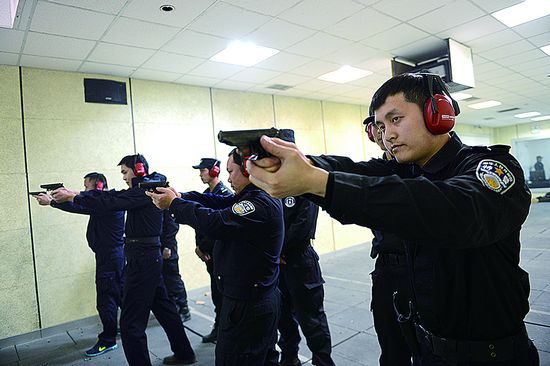 特警预备队实弹训练气场足
