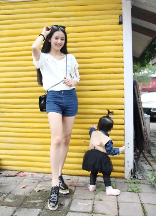 初夏美腿性感来袭 孙俪高圆圆热裤清爽上身