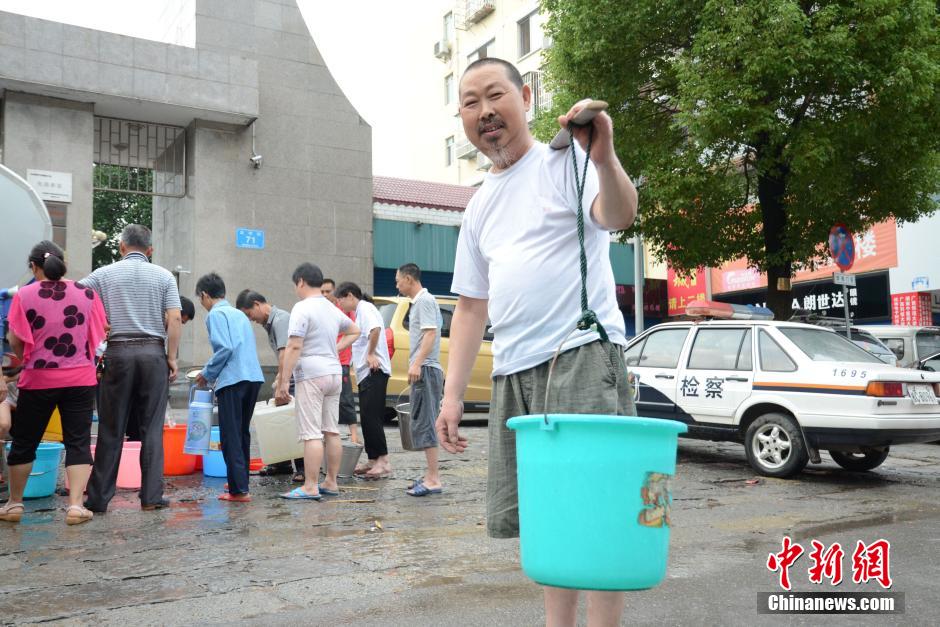 恭城遭暴雨袭击全城停水
