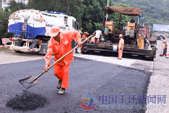 铲除路面病害 省道水泥路面白改黑开工 --玉环