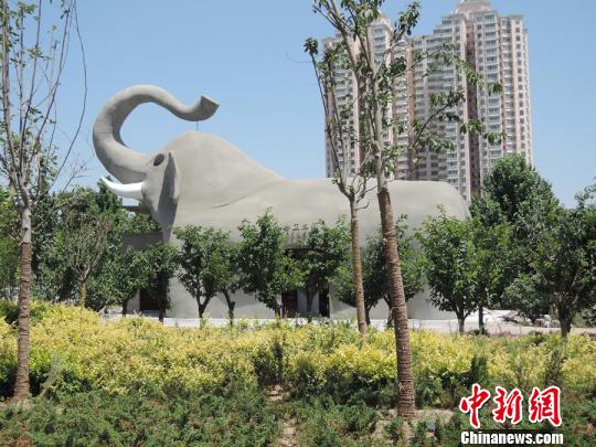 郑州别出心裁造大象公厕