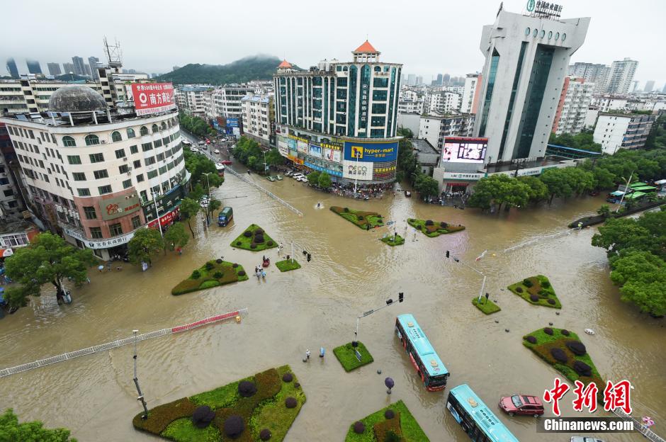 江西宜春突遭暴雨