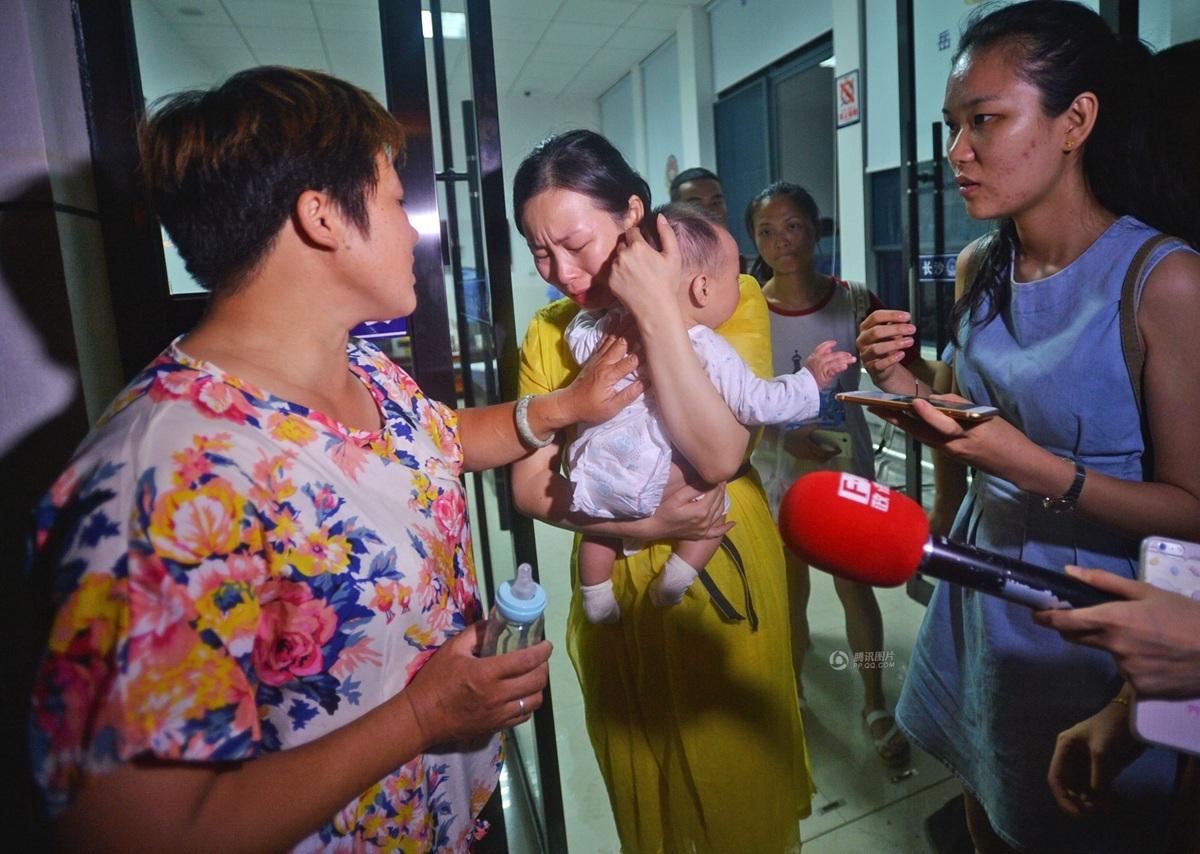 长沙女婴被抱走